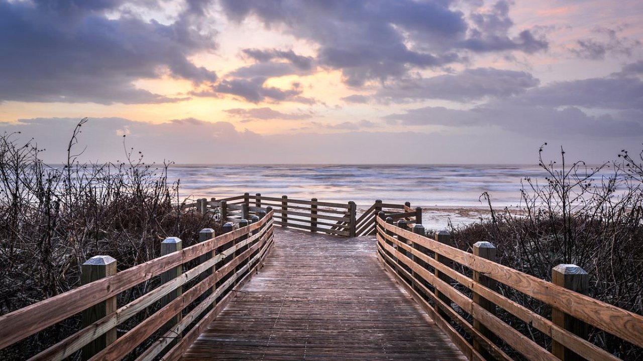 New fees for visiting popular US beaches spark backlash