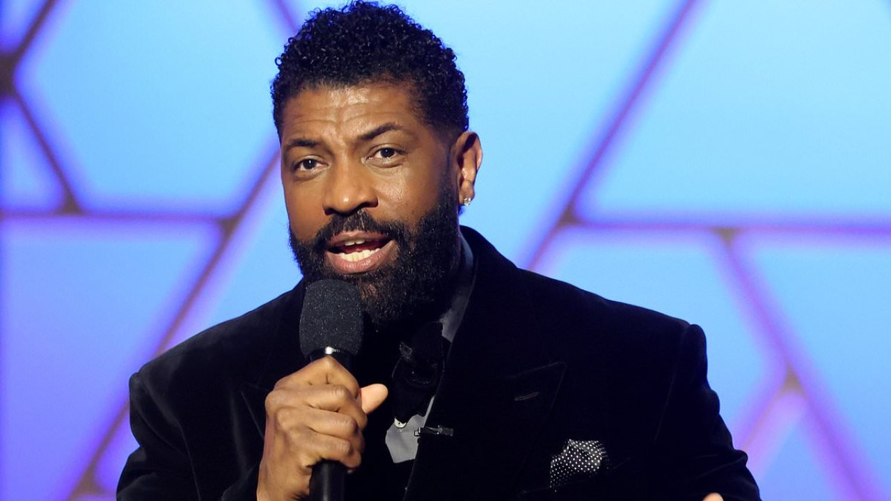 Nicki Minaj gets roasted in mock 'prayer' at NAACP Image Awards