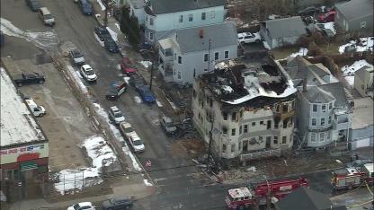 Paterson’da İki Binada Yangın Çıktı: 24 Kişi Evsiz Kaldı, 1 İtfaiyeci Yaralandı