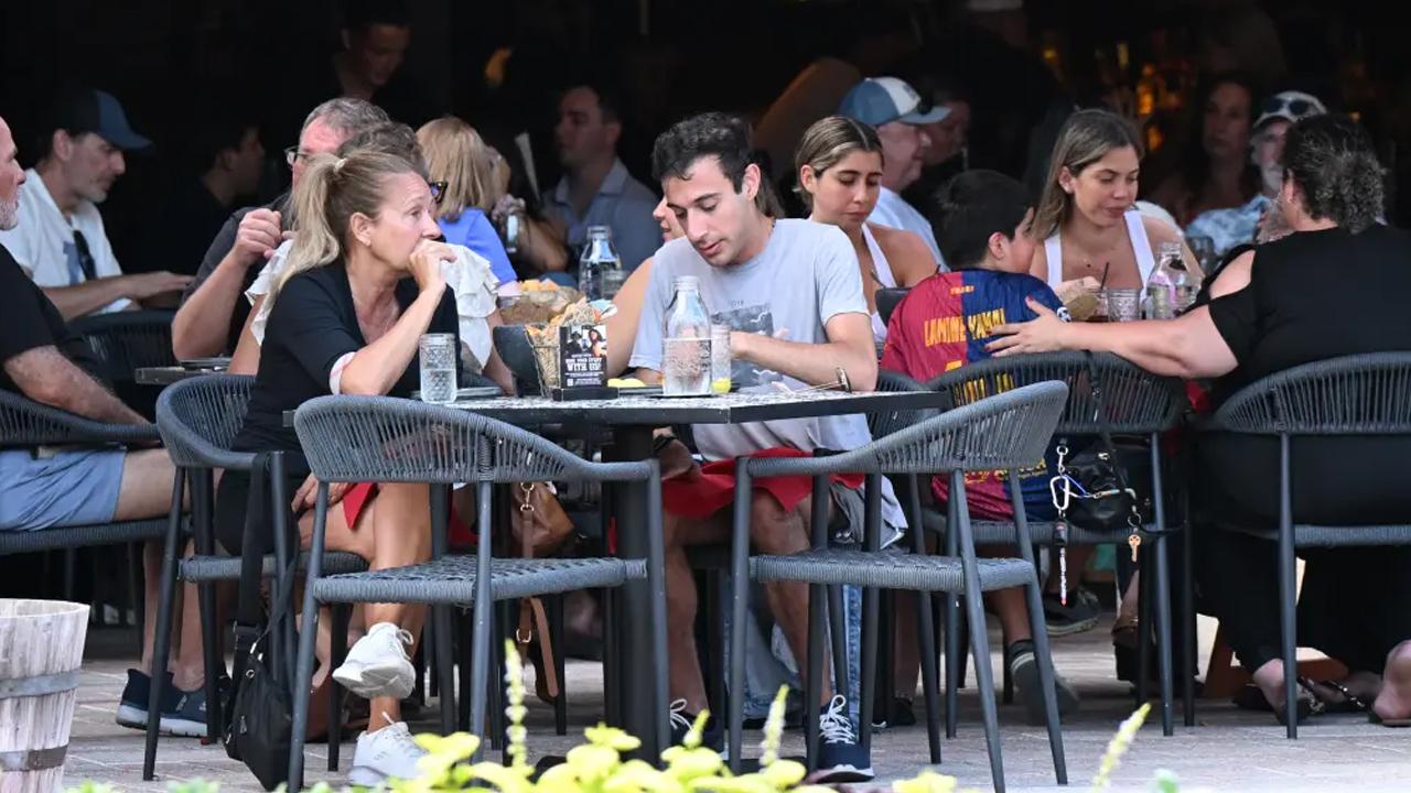 Florida’nın emekli şehri gençlerin akınına uğradı