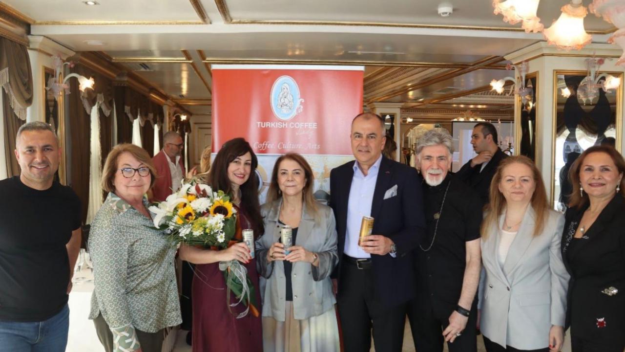 Geleneksel lezzet modernleşti: Soğuk Türk kahvesi İstanbul’da tanıtıldı