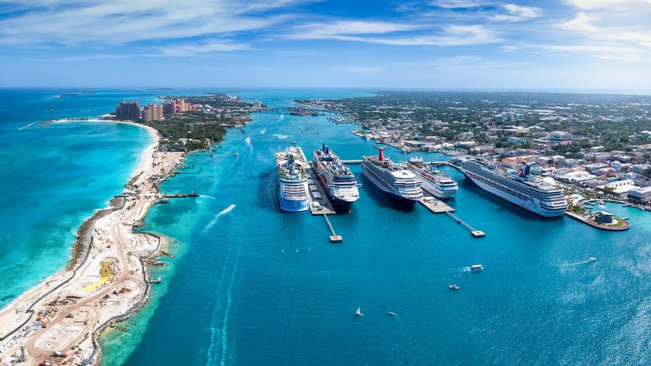 Popular Caribbean cruise destination rolls out 10-hour alcohol ban