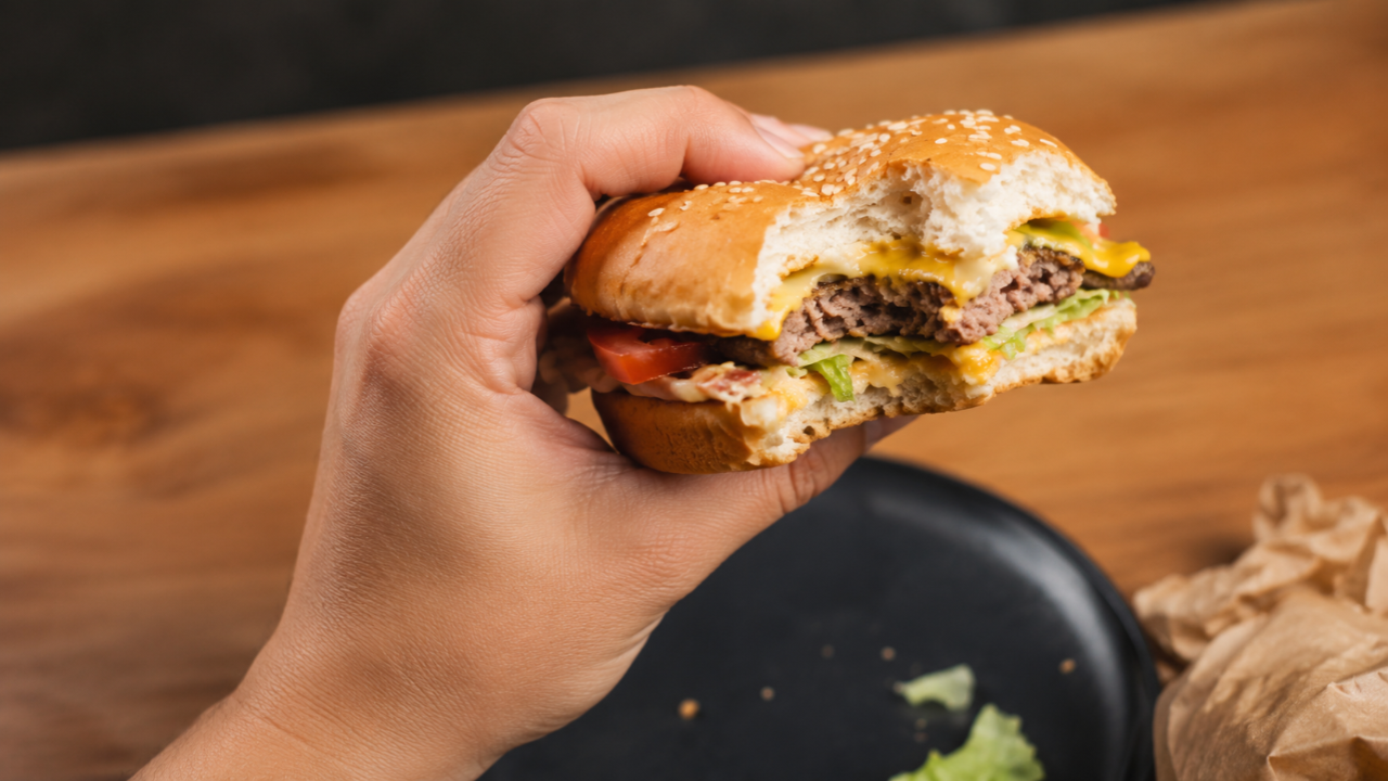 Hamburger Yerken Fark Etmedi, Hayatı Kabusa Döndü!