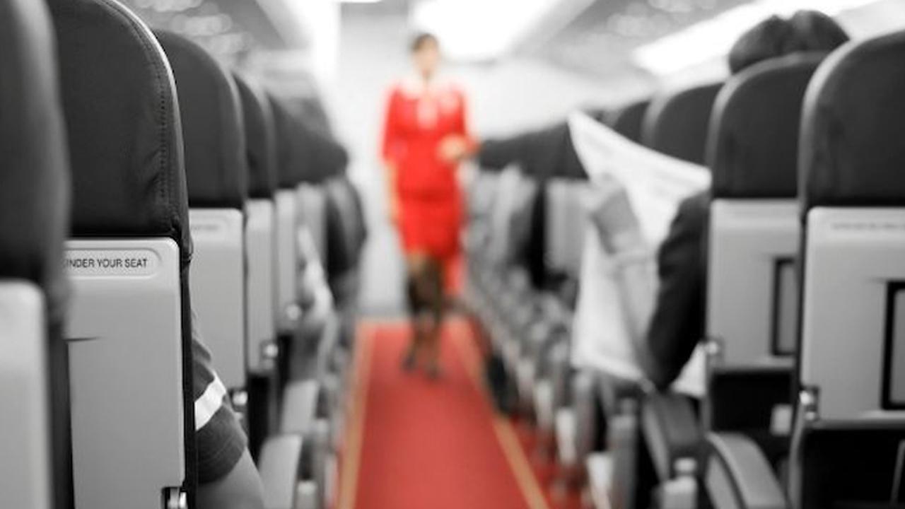 Havacılık sektöründe bir ilk! Hosteslere bahşiş verme dönemi başladı