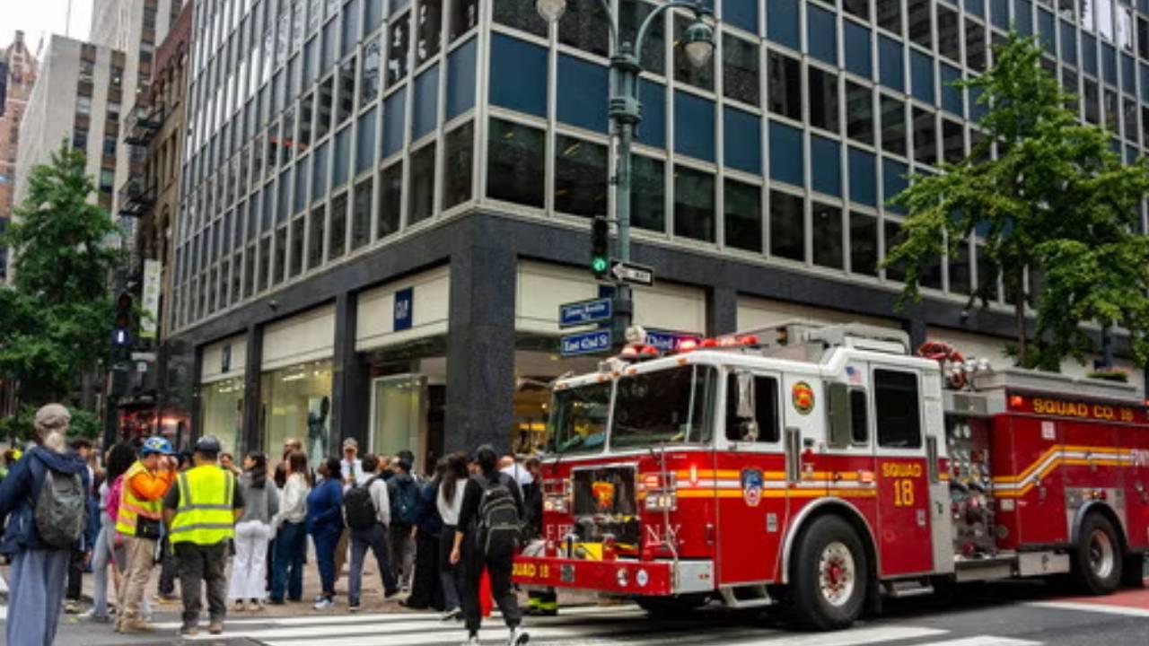 New York'ta kolonları bükülen 37 katlı bina için acil önlem!