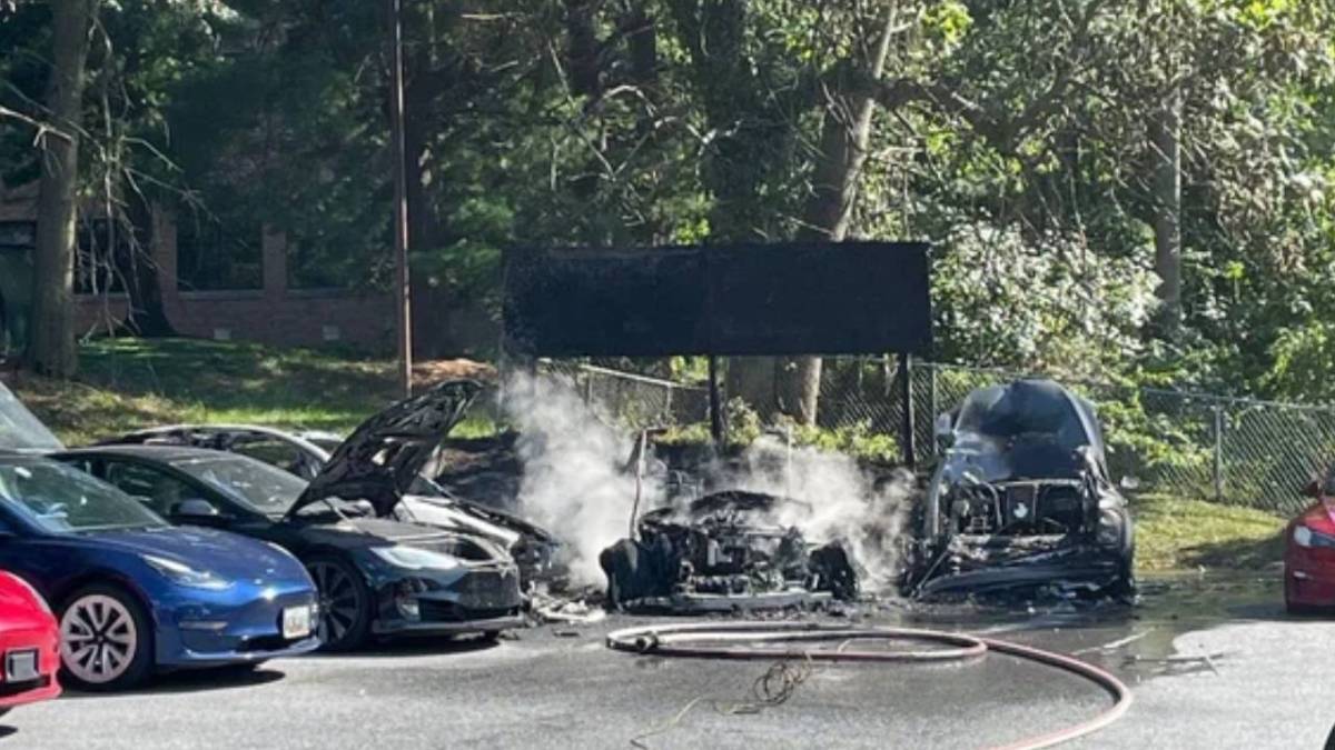 ABD’deki Tesla bayisinde yangın! Araçlar alevlere teslim oldu