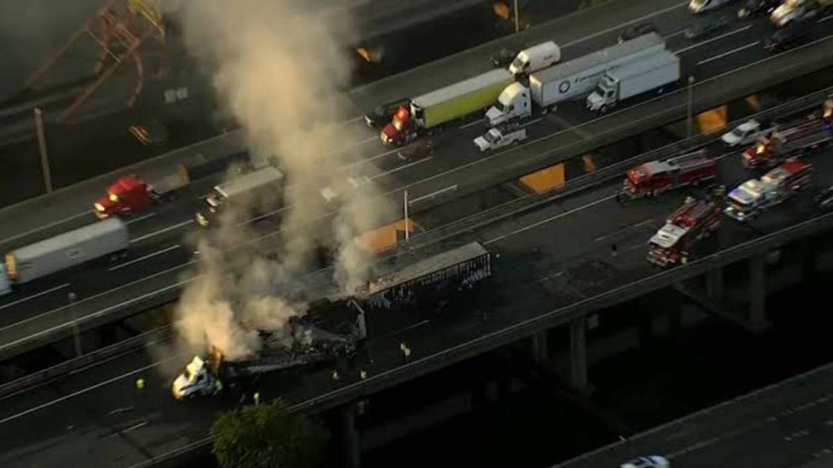 ABD'deki otoyolda tır alev aldı: New Jersey Turnpike karıştı