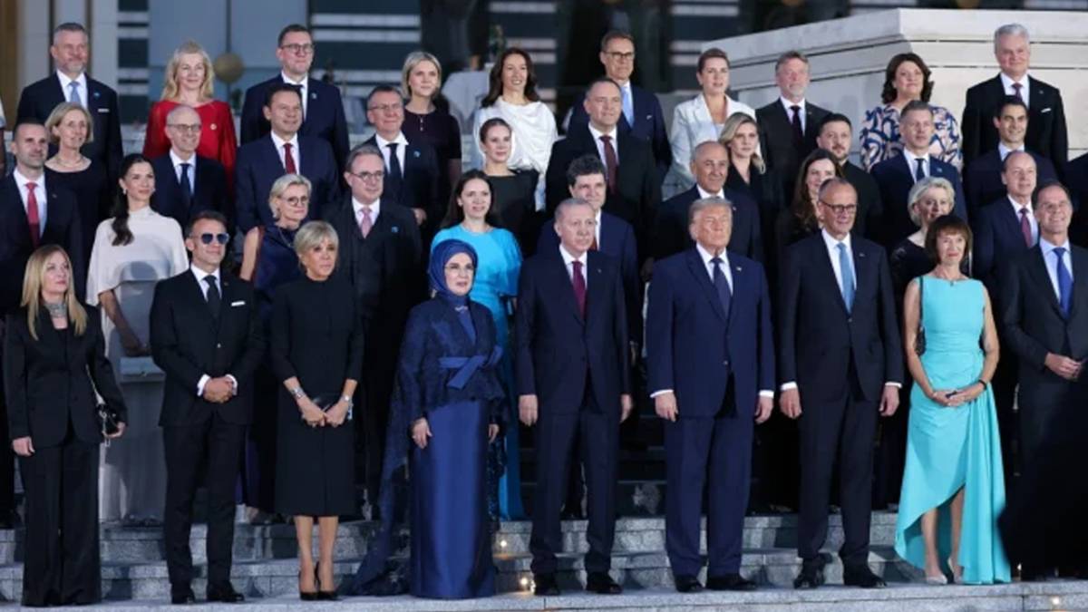 İzlanda Başbakanı'nın dikkat çeken anları! Külliye'yi hayranlıkla inceledi